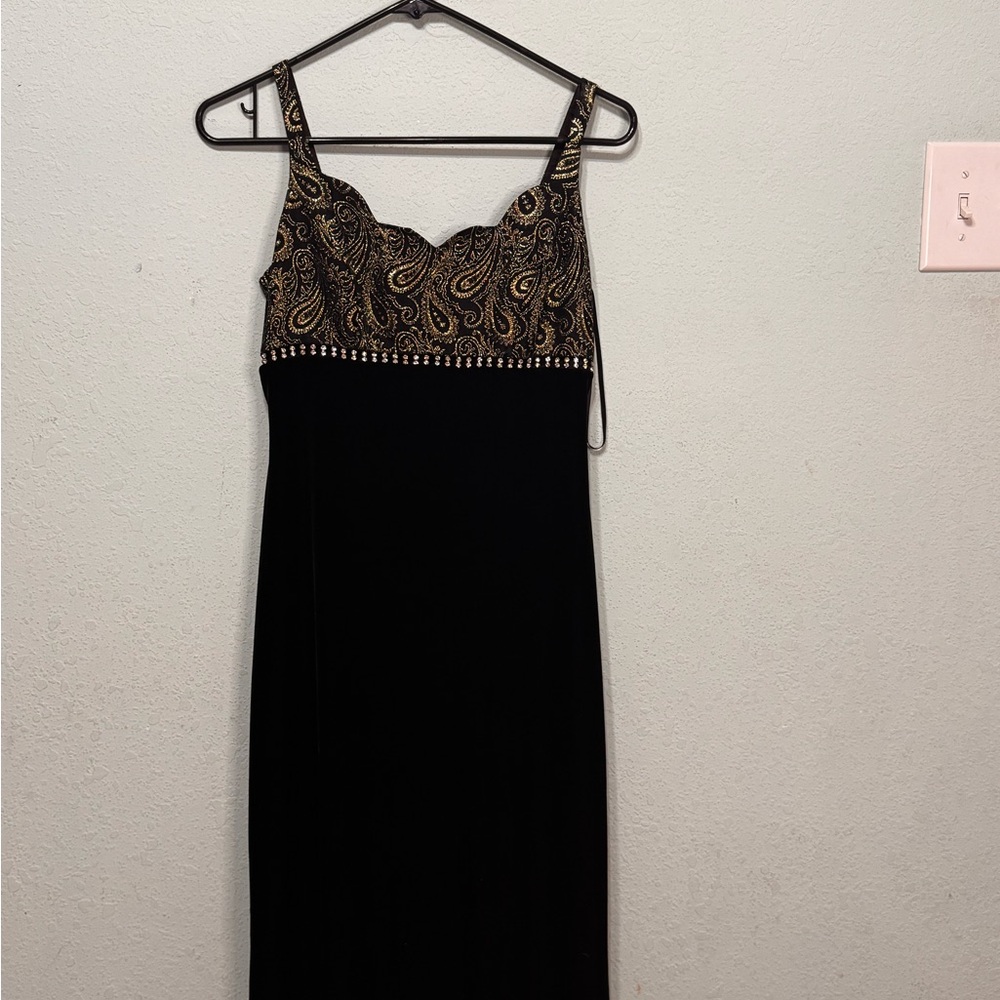 Black and Gold Velvet Maxi Dress - Picture 3 of 4